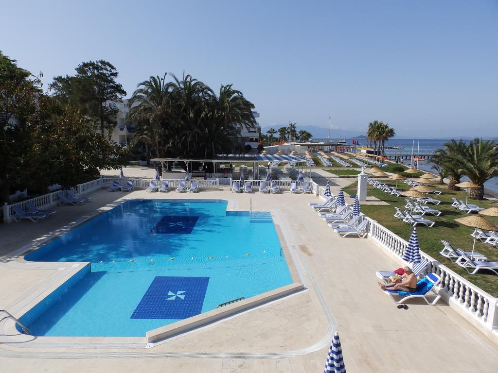 Club Blue White All Inclusive Turgutreis Bagian luar foto
