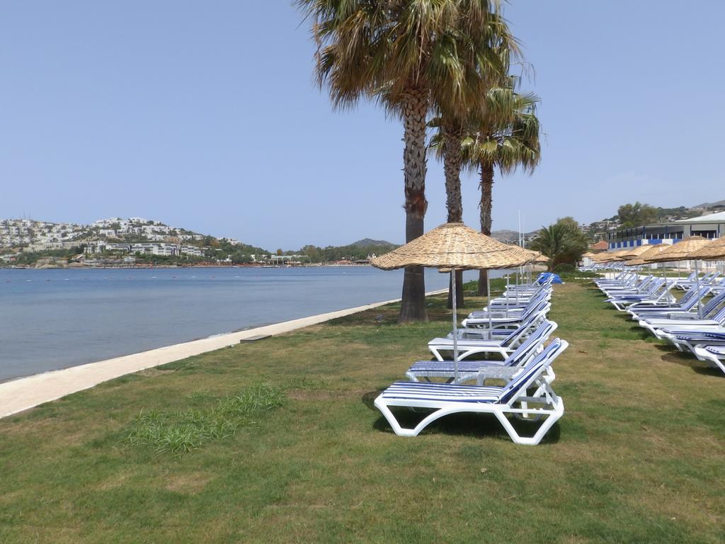 Club Blue White All Inclusive Turgutreis Bagian luar foto