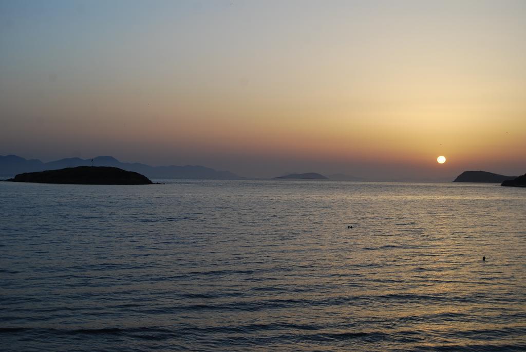 Club Blue White All Inclusive Turgutreis Bagian luar foto
