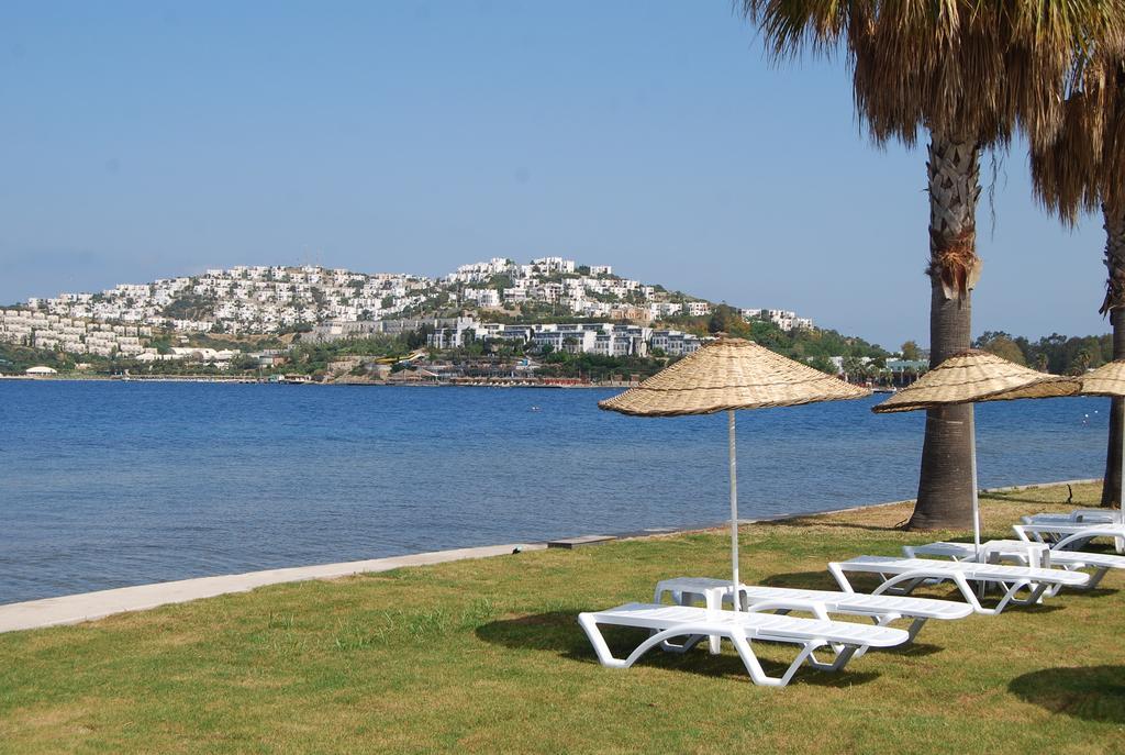 Club Blue White All Inclusive Turgutreis Bagian luar foto