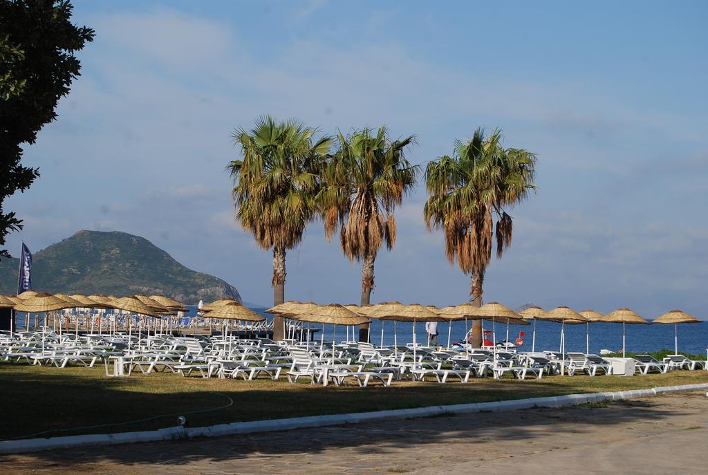 Club Blue White All Inclusive Turgutreis Bagian luar foto