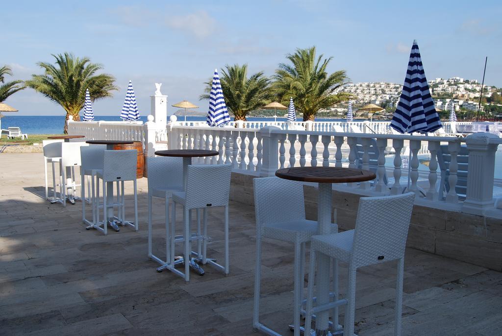 Club Blue White All Inclusive Turgutreis Bagian luar foto