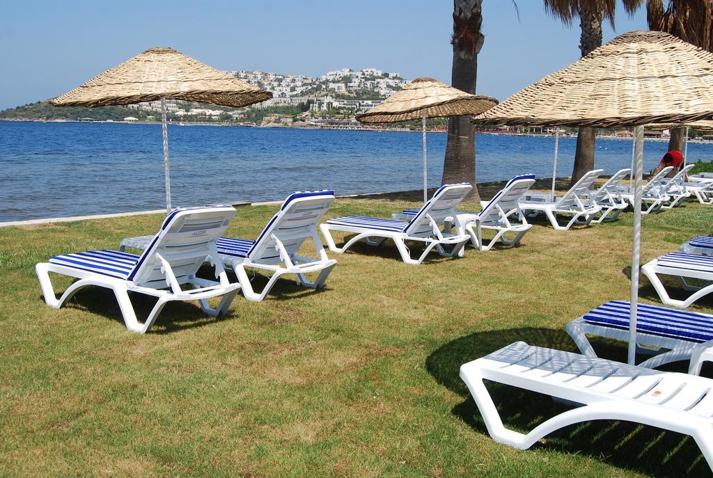 Club Blue White All Inclusive Turgutreis Bagian luar foto