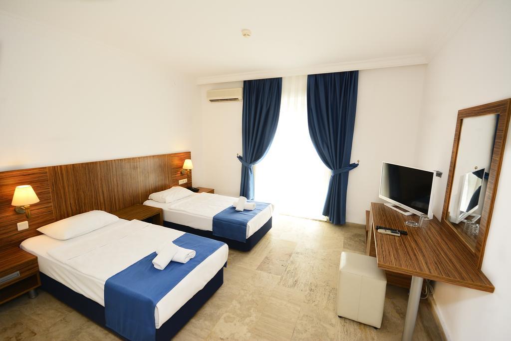 Club Blue White All Inclusive Turgutreis Bagian luar foto