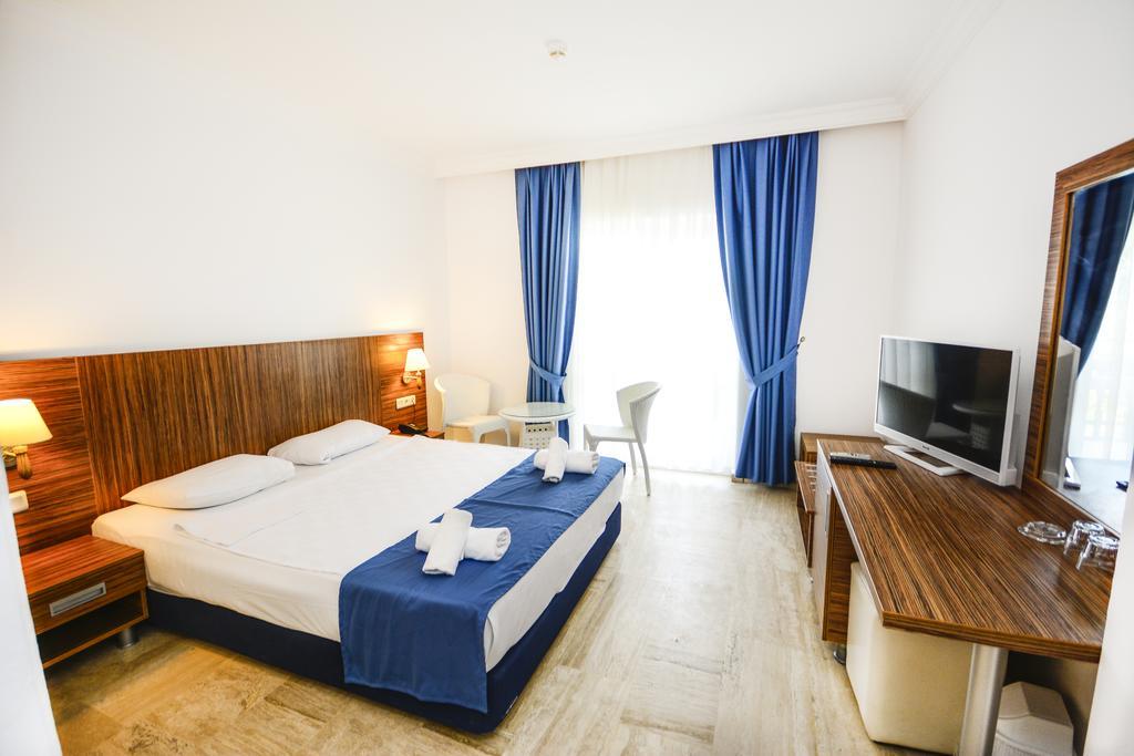 Club Blue White All Inclusive Turgutreis Bagian luar foto