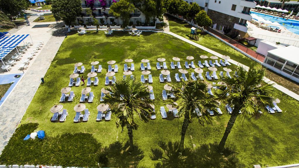 Club Blue White All Inclusive Turgutreis Bagian luar foto