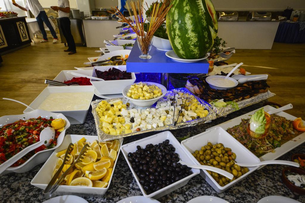 Club Blue White All Inclusive Turgutreis Bagian luar foto