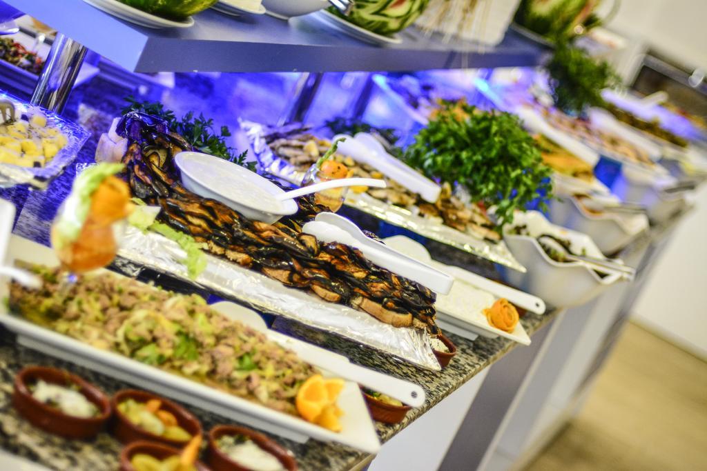 Club Blue White All Inclusive Turgutreis Bagian luar foto