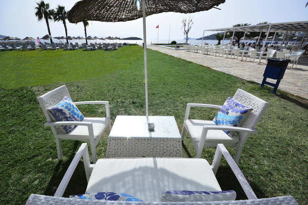 Club Blue White All Inclusive Turgutreis Bagian luar foto