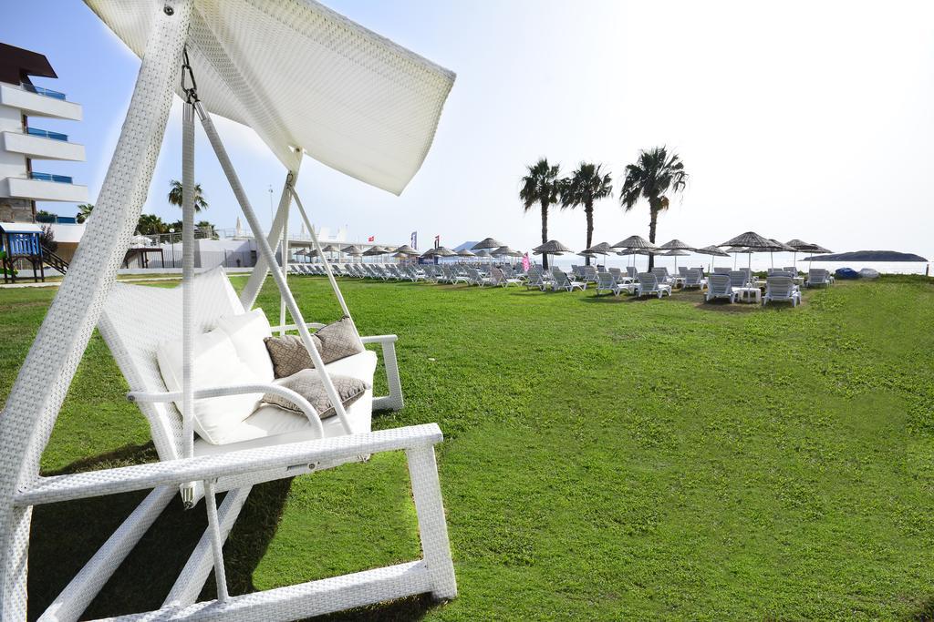 Club Blue White All Inclusive Turgutreis Bagian luar foto