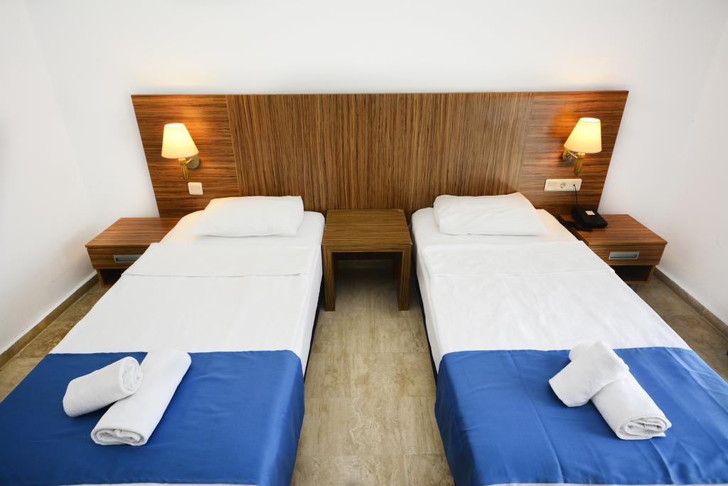 Club Blue White All Inclusive Turgutreis Bagian luar foto