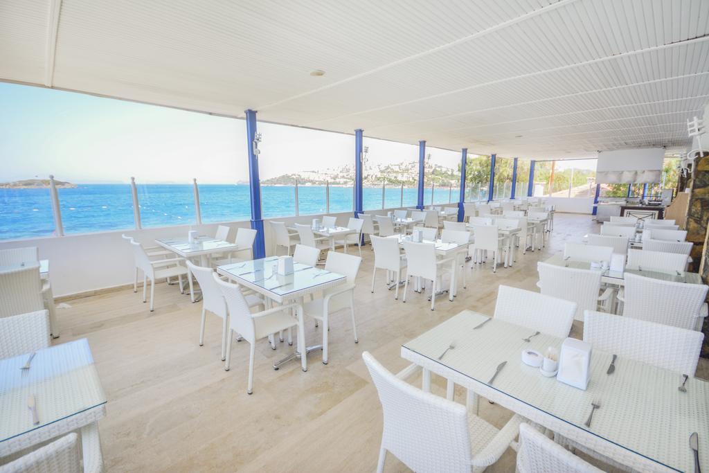 Club Blue White All Inclusive Turgutreis Bagian luar foto