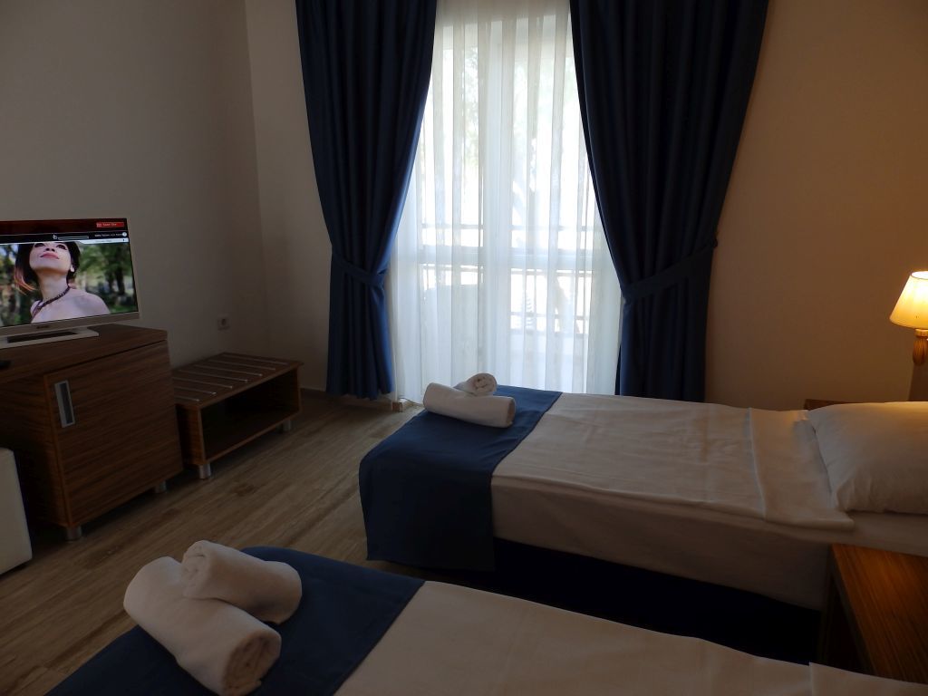 Club Blue White All Inclusive Turgutreis Bagian luar foto